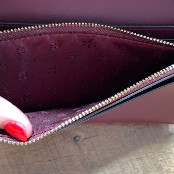 Tory Burch Leather Savannah Striped Chain Flat Wallet Crossbody Bag - Picture 8 of 9